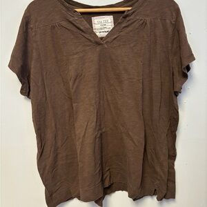 0424-40 Brown VNeck Avenue Tee